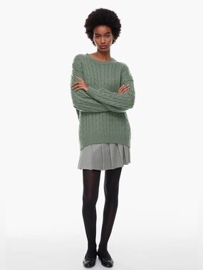 NEW Aritzia Sunday Best Peggy Sweater
Merino wool crewneck cable-knit sweater